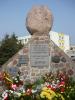 pomnik J. Karnowskiego z tablicą upamiętniającą VII Dzień Jedności Kaszubów